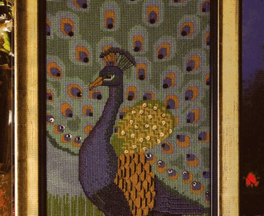 Quadro casa punto croce con animale pavone (1)