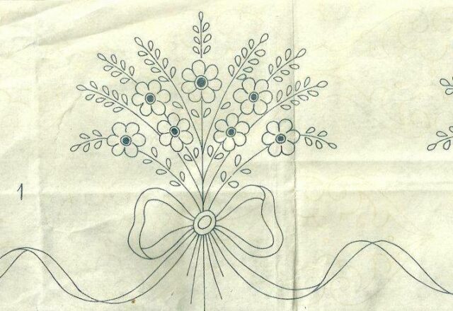 disegni da ricamare mazzolini fiori e fiocchi