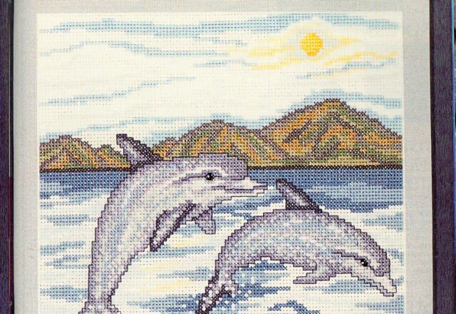 due delfini in schema punto croce (1)
