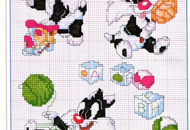 gatto silvestro gioca con i giocattoli