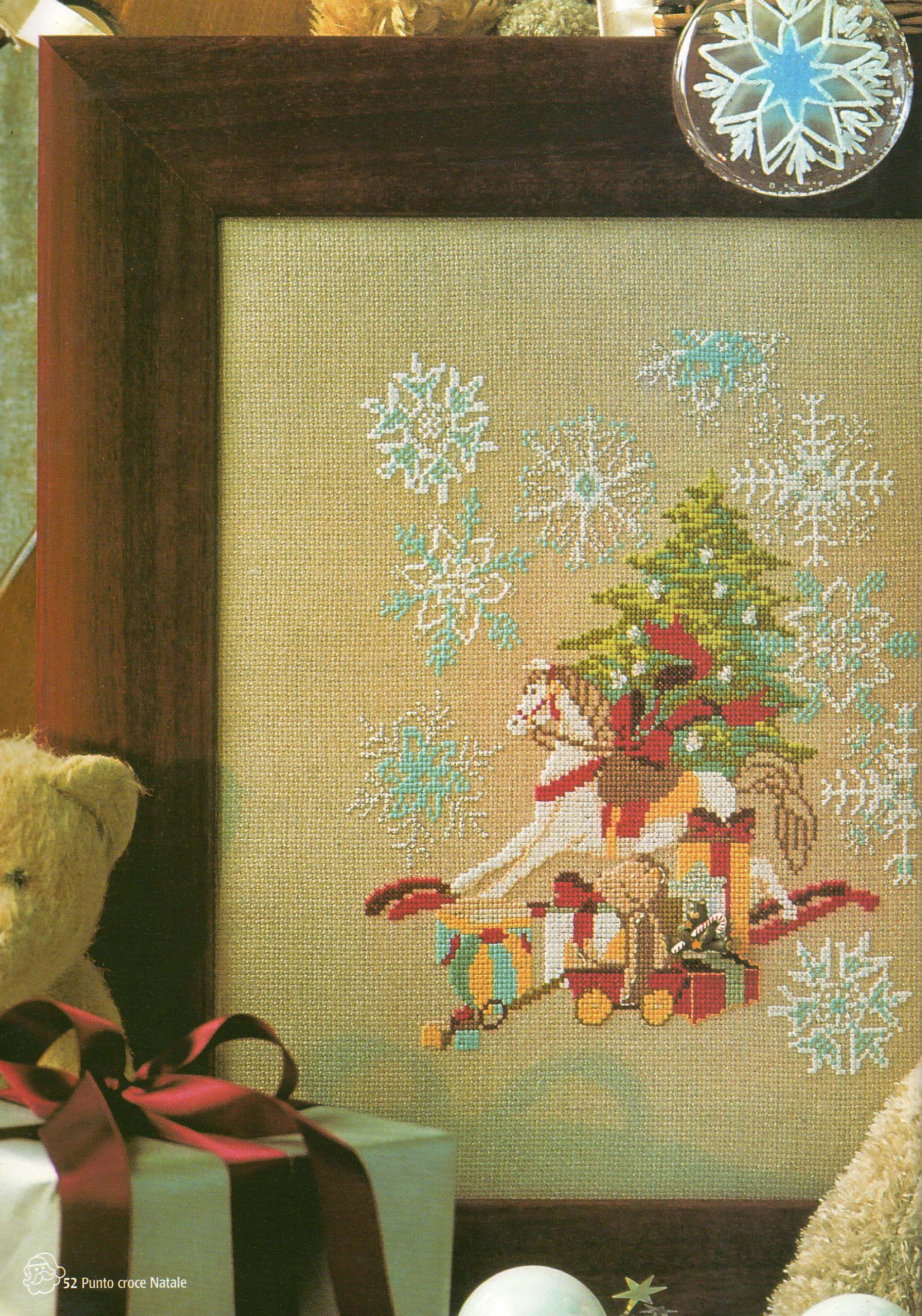 quadro di natale con albero cavalluccio e doni (1)