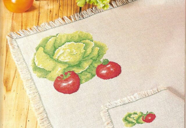 tovaglietta punto croce insalata pomodori (1)